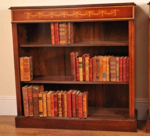 Einzelnes Sheraton Regent Bücherschrank Geöffnete vordere niedrige Bücherregale