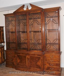 Englisch Gothic Viktorianische Breakfront Bücherregal Walnut Möbel