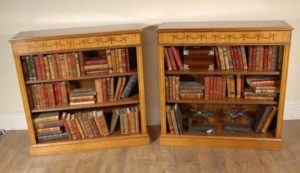 Paar Satinwood Regency niedrige öffnen Bücherregale offene Front