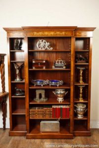 Walnut Regency Breakfront Bücherregal Offene Sheraton Einlage