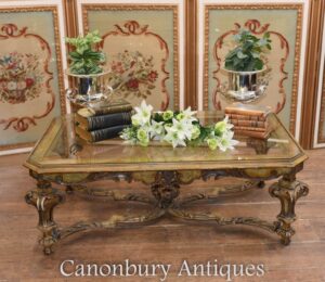 Geschnitzter italienischer Couchtisch - Barock Interieur