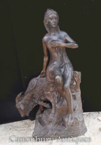 Große Bronzestatue Diana und Ram - Klassische Gartengöttin Artemis
