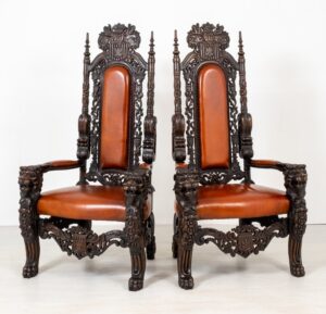 Paar antike Throne - geschnitzte italienische Renaissance Armlehnstühle aus Eichenholz