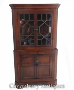Eckschrank aus georgischer Eiche - Bauernhaus-Bücherregal um 1820